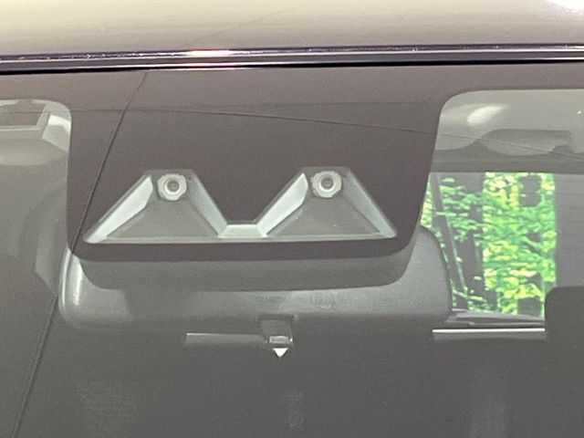 【スマートアシスト】走行中に前方の車両等を認識し、衝突しそうな時は警報とブレーキで衝突回避と被害軽減をアシスト。より安全にドライブをお楽しみいただけます。