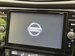 【純正9型ナビ】人気の純正ナビを装備しております。ナビの使いやすさはもちろん、オーディオ機能も充実！キャンプや旅行はもちろん、通勤や買い物など普段のドライブも楽しくなるはず♪