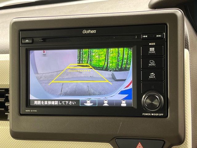 【バックカメラ】駐車時に後方がリアルタイム映像で確認できます。大型商業施設や立体駐車場での駐車時や、夜間のバック時に大活躍！運転スキルに関わらず、今や必須となった装備のひとつです！
