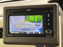 【バックカメラ】駐車時に後方がリアルタイム映像で確認できます。大型商業施設や立体駐車場での駐車時や、夜間のバック時に大活躍！運転スキルに関わらず、今や必須となった装備のひとつです！