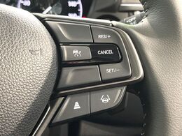 【アダプティブクルーズコントロール】高速道路での長距離走行が楽に！！自動で速度を保つクルーズコントロールが、衝突軽減システムと連携し、前方の車両を感知して車間を保つように速度調節してくれます！！