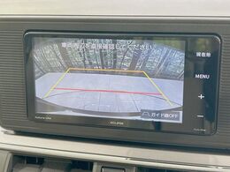 【バックカメラ】駐車時に後方がリアルタイム映像で確認できます。大型商業施設や立体駐車場での駐車時や、夜間のバック時に大活躍！運転スキルに関わらず、今や必須となった装備のひとつです！