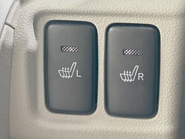 【シートヒーター】寒い日に重宝するシートヒーター！エアコンより早く温まってくれるので寒がりの人も安心ですね♪エアコンの温風は乾燥するから苦手、という方にもをおすすめです。