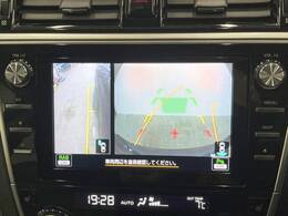 【バックカメラ】駐車時に後方がリアルタイム映像で確認できます。大型商業施設や立体駐車場での駐車時や、夜間のバック時に大活躍！運転スキルに関わらず、今や必須となった装備のひとつです！