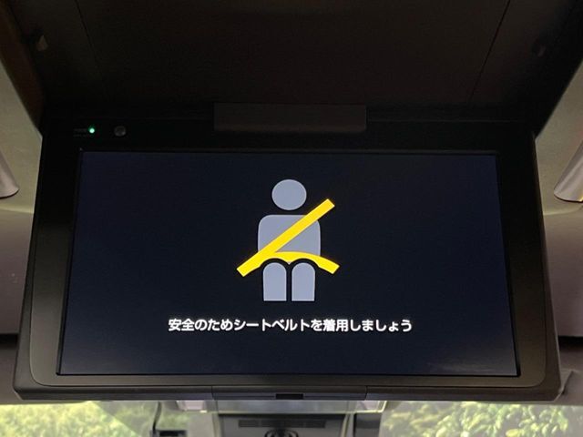 【フリップダウンモニター】家族や友人とお出かけする機会が多い方に大人気のフリップダウンモニター！大画面モニターで車内はエンタメ空間！退屈しがちな長距離ドライブも楽しい時間に変わります！
