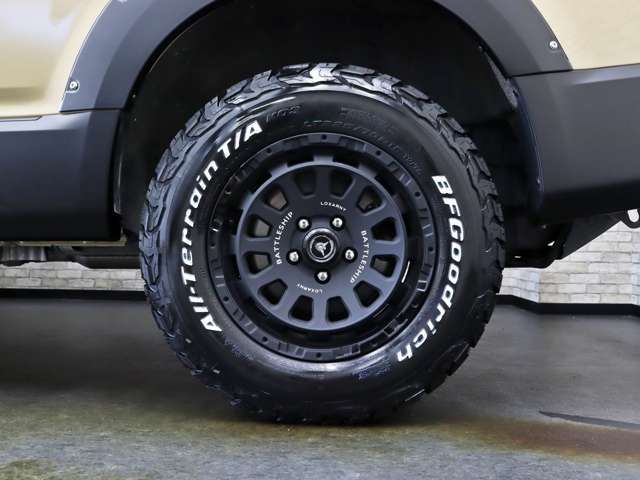 アルミホイールと車体のマッチングもセンスが問われる部分ですね。純正ホイールやスタッドレスタイヤについてもお気軽にご相談下さい。