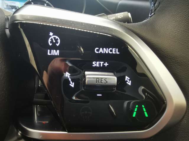 【アダプティブクルーズコントロール】前方車両を認識して自動で追従していくアダプティブクルーズコントロールが搭載されております。渋滞時などでも大変便利な機能になります。