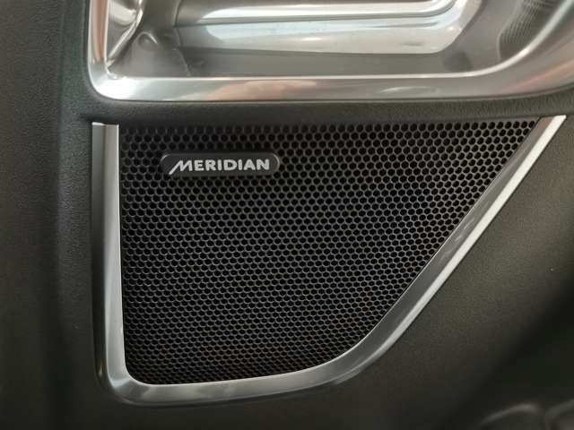 【MERIDIANサウンドシステム】英国の高級オーディオブランド「MERIDIAN」のサウンドシステムです。上質なドライブには上質な音響を。