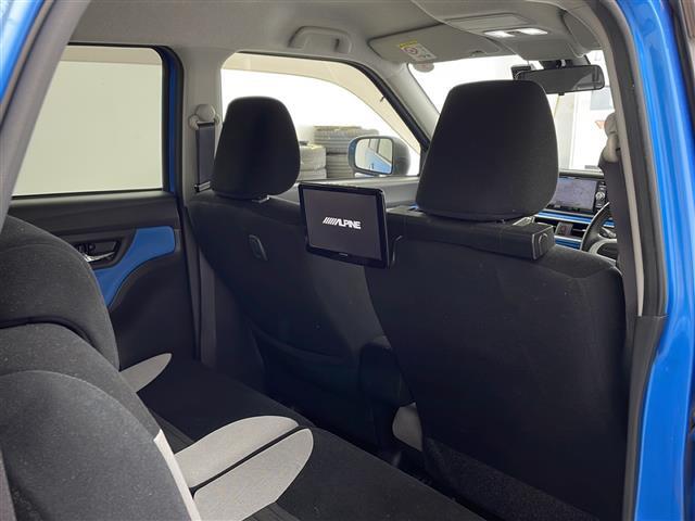 【運転席】座り心地が良いシートなので長時間の運転でも快適にお過ごしいただけます。新品のフロアマットのご注文も可能です。掲載箇所以外にご希望の写真がございましたらお気軽にお問い合わせ下さい。