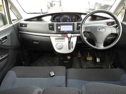 運転席後ろから見たインパネ全体の様子です