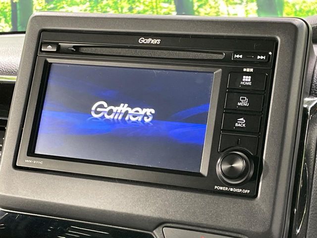 【純正ナビ】人気の純正ナビを装備しております。ナビの使いやすさはもちろん、オーディオ機能も充実！キャンプや旅行はもちろん、通勤や買い物など普段のドライブも楽しくなるはず♪