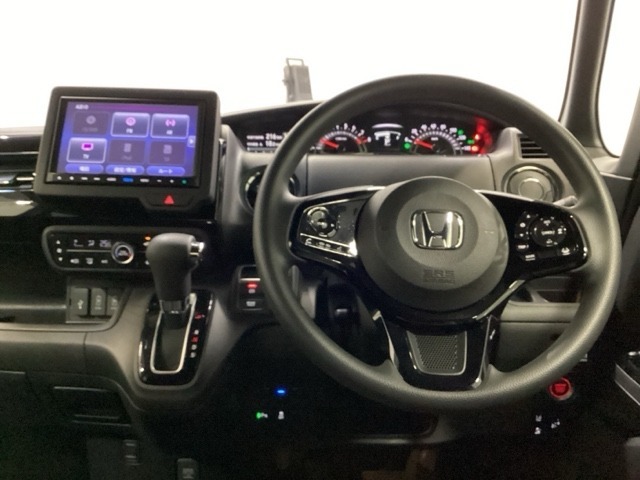 ドライブの必需品。見やすい・使いやすいHonda純正のメモリーナビを搭載。