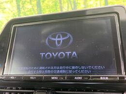 【大画面ナビ】人気の大型9インチナビを装備。存在感のある大画面はインパクト大！ナビ利用時のマップ表示は見やすく、テレビやDVDは臨場感がアップ！いつものドライブがグッと楽しくなります♪