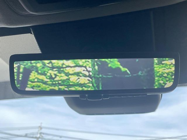【デジタルインナーミラー+2chドラレコ】後席の大きな荷物や同乗者で後方が確認しづらい時でも安心！カメラが撮影した車両後方の映像をルームミラー内に表示。