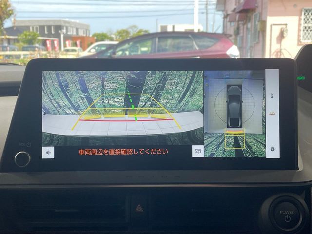 【パノラミックビューモニター】専用のカメラにより、上から見下ろしたような視点で360度クルマの周囲を確認することができます☆死角部分も確認しやすく、狭い場所での切り返しや駐車もスムーズに行えます。