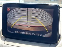 【バックカメラ】駐車時に後方がリアルタイム映像で確認できます。大型商業施設や立体駐車場での駐車時や、夜間のバック時に大活躍！運転スキルに関わらず、今や必須となった装備のひとつです！