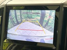 【サイド＆バックカメラ】停車・駐車時に死角になりがちな運転席から見えづらいサイドとリアの障害物を確認できます！雨天時や夜間などは特に活躍してくれるアイテムです。