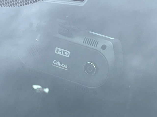 【ドライブレコーダー】安心・安全なカーライフに必須のドライブレコーダーを装備！走行中はもちろん、あおり運転や事故に遭遇した際の状況も映像で記録し、万一のリスクに備えます。