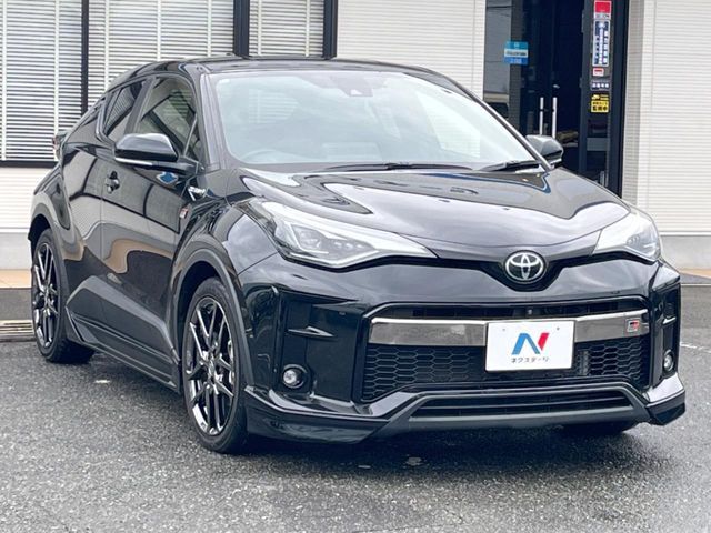 高透明度のガラス皮膜で撥水はもちろん、上質なツヤ・光沢を実現。紫外線や酸性雨から大切な愛車を保護し、色あせ・劣化を防止。「弾スプラッシュコート」、「弾プリミッサコート」からお選びいただけます。