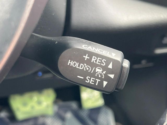 【レーダークルーズコントロール】高速道路での長距離走行が楽に！！自動で速度を保つクルーズコントロールが、衝突軽減システムと連携し、前方の車両を感知して車間を保つように速度調節してくれます！！