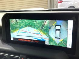 【パノラミックビューモニター】専用のカメラにより、上から見下ろしたような視点で360度クルマの周囲を確認することができます☆死角部分も確認しやすく、狭い場所での切り返しや駐車もスムーズに行えます。