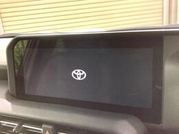 【12.3インチディスプレイオーディオ】スマートフォンと連携が可能な大画面ディスプレイオーディオです。スマートフォンのナビ機能を使用したり、Bluetooth接続で音楽もお楽しみいただけます！