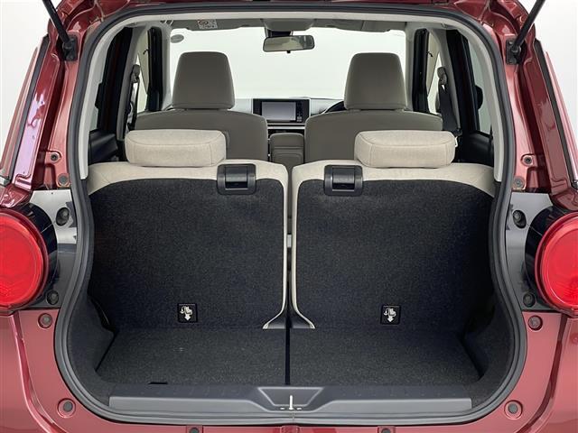 【トランク】積み込みやすくて、たっぷり積める荷室です。シートアレンジできるものは、乗車人数と荷物の量や大きさによってシートを動かすことができるので、より快適なドライブが可能です！