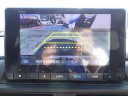 リアカメラが装備されており、後方の安全確認はもちろんのこと狭い場所での駐車や雨の日・夜間など視界の悪いコンディションでのストレスの軽減にもなります。