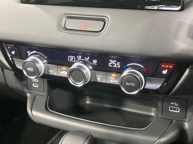 【シートヒーター】寒い日に重宝するシートヒーター！エアコンより早く温まってくれるので寒がりの人も安心ですね♪エアコンの温風は乾燥するから苦手、という方にもをおすすめです。