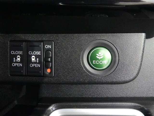 【ECONスイッチ】スイッチを押すと、省燃費運転をしやすくするように制御してくれます。
