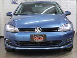 LEDポジション付バイキセノンヘッドライトパッケージ付き。バンパー裏にミリ波レーダーを内蔵した、プリクラッシュブレーキシステム「フロントアシストプラス」を搭載。