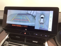 全方位モニターがついています！　車の周囲を360°安全確認できるので、普段の駐車はもちろんの事、縦列駐車や幅寄せの際にも活躍してくれますよ。