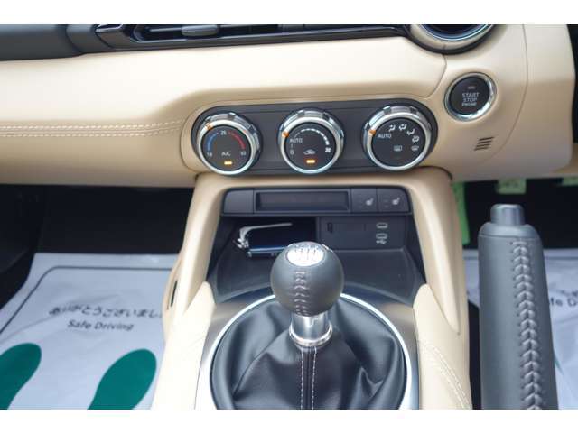 人気の「6MT」！！やっぱりロードスターは、マニュアルですね！！人馬一体を体感してください！！