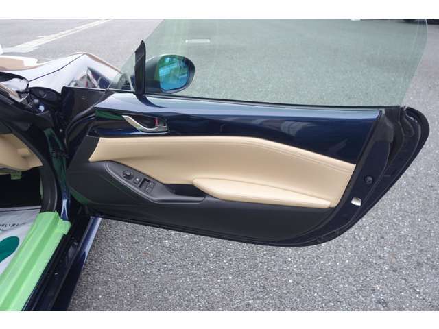 お洒落な「ベージュドアトリム」！！トリム上部はボディーカラーとなり、大人なコーディネイトになっています！！