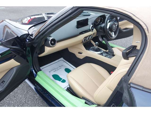 足元のスペースも十分に確保されているため、大人数での移動や家族連れにも適しており、リラックスして旅行を楽しむことが可能です。