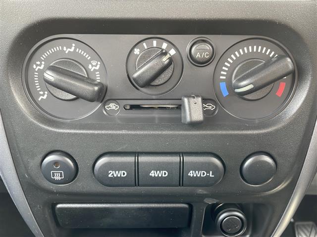 【運転席操作部】快適なドライブを楽しむための機能が装備されています！運転席から触れるので、使いやすいです！除菌プランいれていただくと、さらに清潔で安心していただけます！