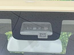 【スズキ　セーフティサポート】走行中に前方の車両等を認識し、衝突しそうな時は警報とブレーキで衝突回避と被害軽減をアシスト。より安全にドライブをお楽しみいただけます。