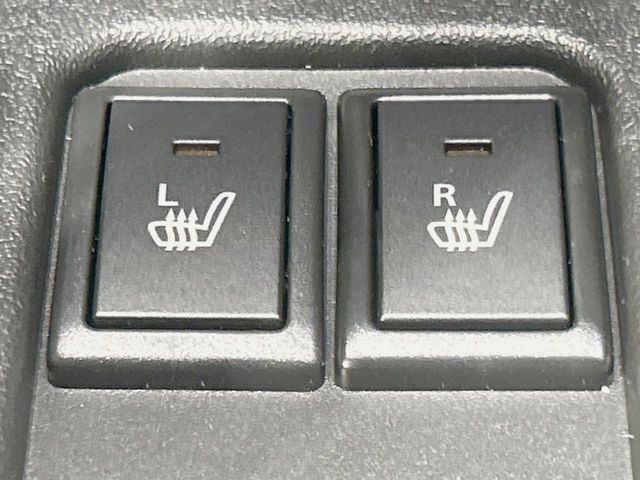 【シートヒーター】寒い日に重宝するシートヒーター！エアコンより早く温まってくれるので寒がりの人も安心ですね♪エアコンの温風は乾燥するから苦手、という方にもをおすすめです。