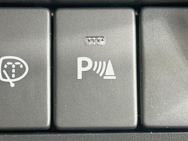 【クリアランスソナー】前後バンパーに付いたセンサーが障害物を検知！一定の距離に近づくとアラートで教えてくれます♪狭い駐車スペースや車庫入れ時も安心ですね☆