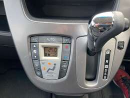 エアコンは便利なオートエアコンです。