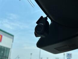 【ドライブレコーダー】映像・音声などの運転中の記録を残します。事故などを起こした起こされた時の証拠になりえますので、もしも時でも安心ですね。