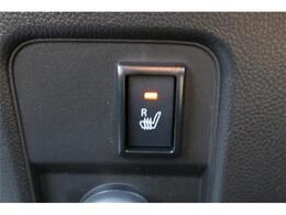 シートヒーターで寒い冬でもシートは暖かく快適です♪