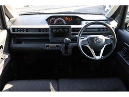 前席全体　目線も高く広い視界で安心して運転することができますね！