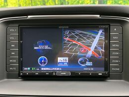 【メーカー純正ナビ】インテリアに溶け込むスタイリッシュな「専用設計」メーカーナビを装備♪視認性や操作性など基本性能にも優れ、より上質なカーライフをお楽しみいただけます。