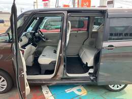 当店では、自社で仕入れした厳選車両を、多数展示しております。リーズナブルなお車を多数在庫しております。掘り出し物を探しにいらしてください。