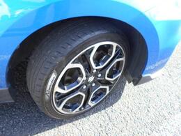 17インチラジアルタイヤ、純正アルミホイール