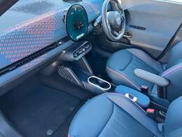 ★全国の正規ディーラーにて、対応可能な認定中古車保証付となります。アフターメンテナンスもお近くの正規ディーラーで可能でございます。遠方の方もご安心してお選びいただけます。