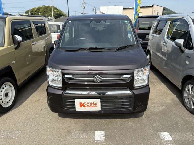 人気の届出済未使用車や厳選中古車を全メーカー豊富に取り揃えております。