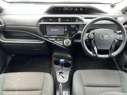 【　オ【インパネ全体】全方位で視界が広く、高い目線で運転もしやすいです！ートエアコン　】車内温度を感知して自動で温度調整をしてくれるのでいつでも快適な車内空間を創り上げます！