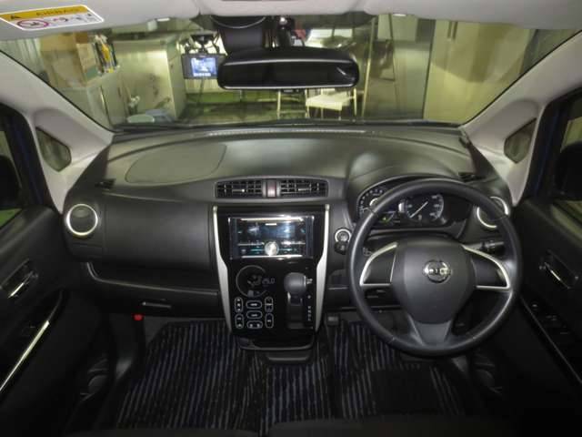 購入していただいた車両は自社運営の運輸局指定整備工場にて点検記録簿付整備を実施してから納車させていただきます。